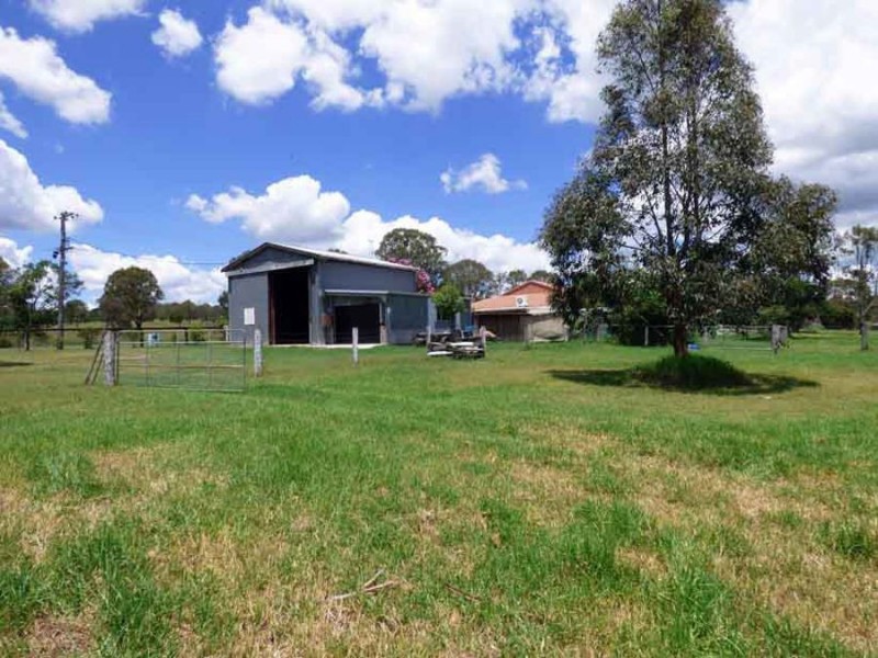 7233 New England Highway, Crows Nest QLD 4355