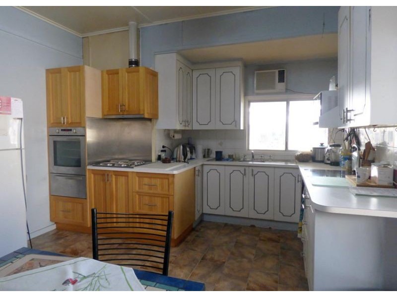 16 John Street, Crows Nest QLD 4355