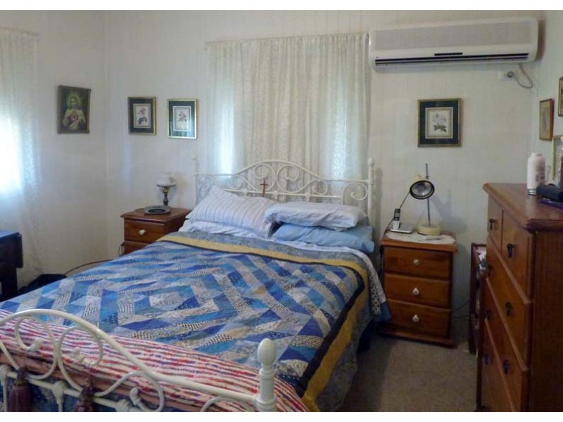 16 John Street, Crows Nest QLD 4355