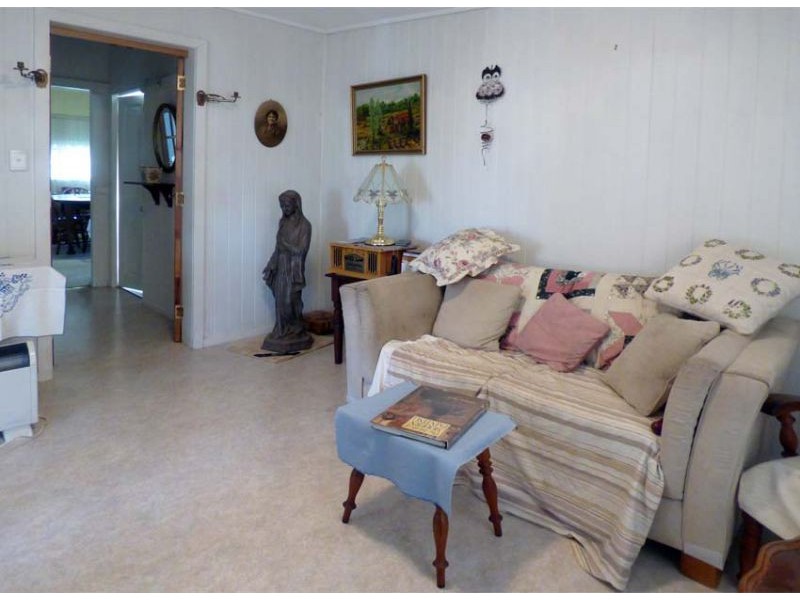 16 John Street, Crows Nest QLD 4355