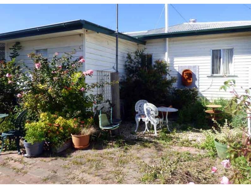 16 John Street, Crows Nest QLD 4355