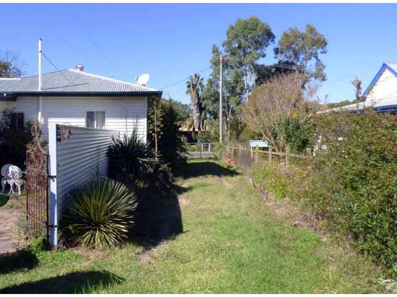 16 John Street, Crows Nest QLD 4355