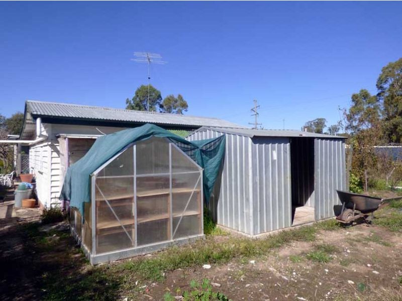 16 John Street, Crows Nest QLD 4355