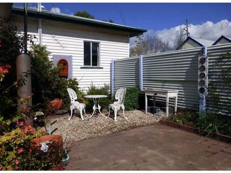 16 John Street, Crows Nest QLD 4355