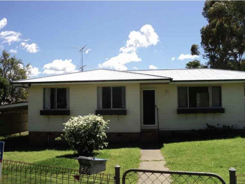 36 South St, Crows Nest QLD 4355