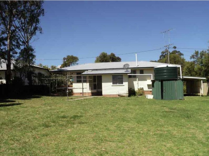 36 South St, Crows Nest QLD 4355