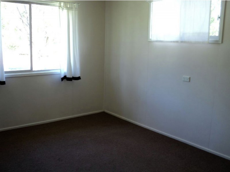 36 South St, Crows Nest QLD 4355