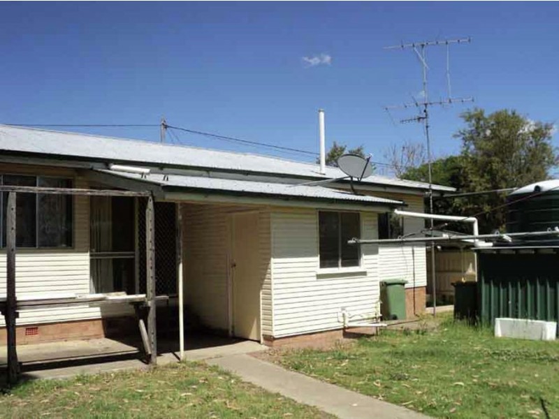 36 South St, Crows Nest QLD 4355