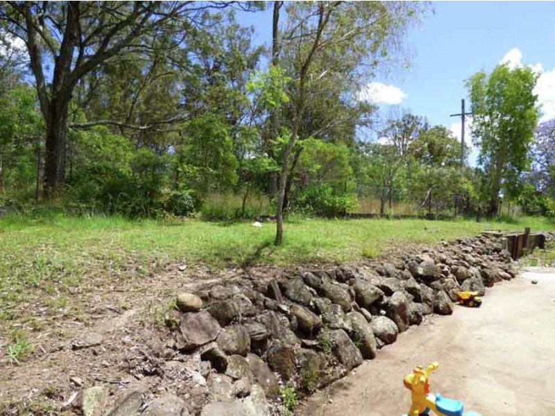 44 Railway Terrace, Crows Nest QLD 4355