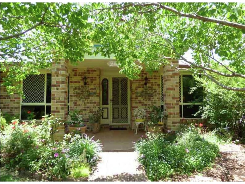 1 Lee Crt, Crows Nest QLD 4355