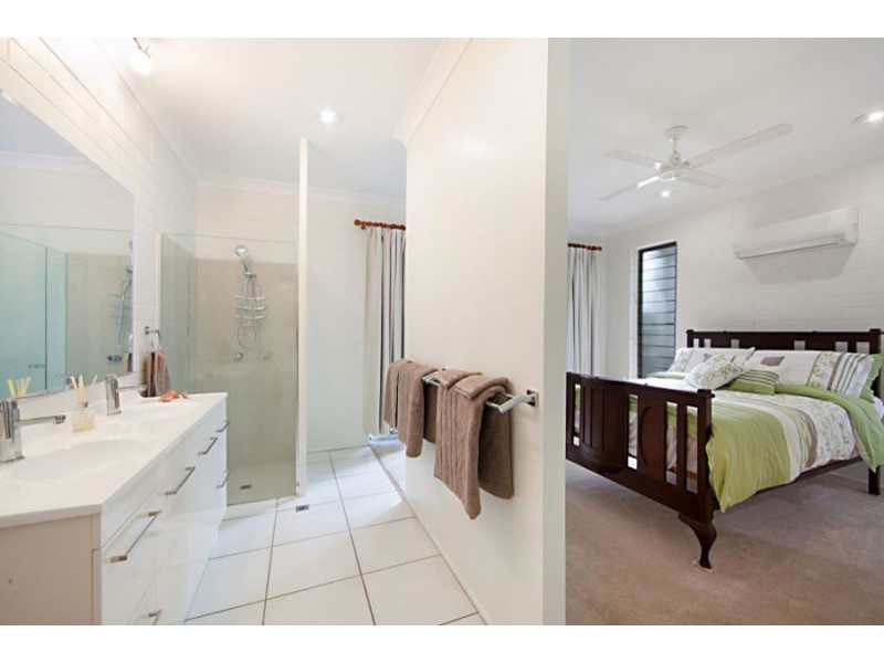 8 The Esplanade, Toolakea QLD 4818