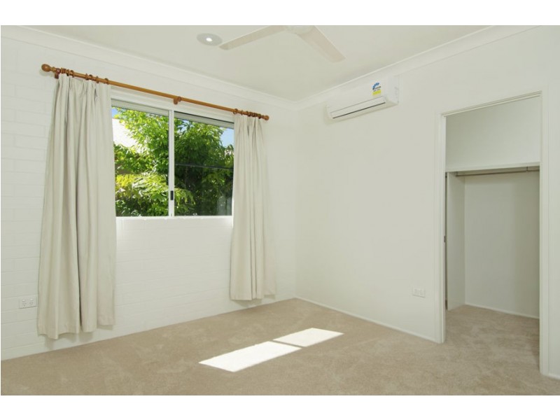 8 The Esplanade, Toolakea QLD 4818