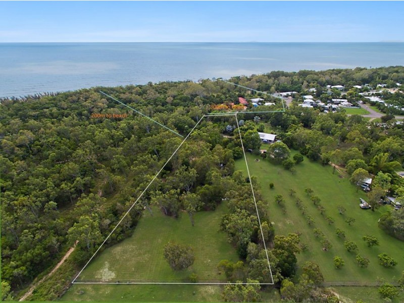 293 Ocean Parade, Balgal Beach QLD 4816