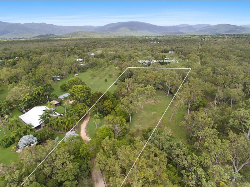 293 Ocean Parade, Balgal Beach QLD 4816