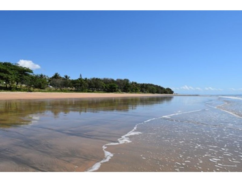 293 Ocean Parade, Balgal Beach QLD 4816