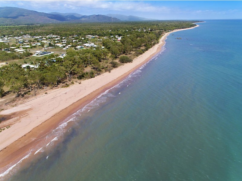 293 Ocean Parade, Balgal Beach QLD 4816