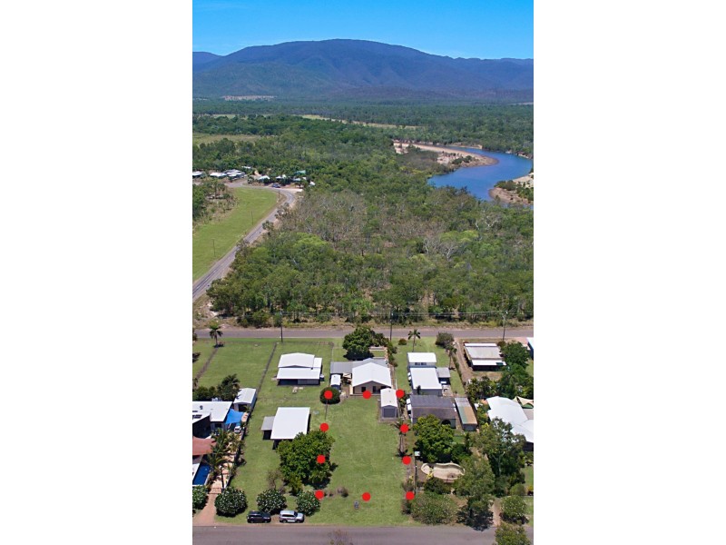 29 Esplanade, Balgal Beach QLD 4816