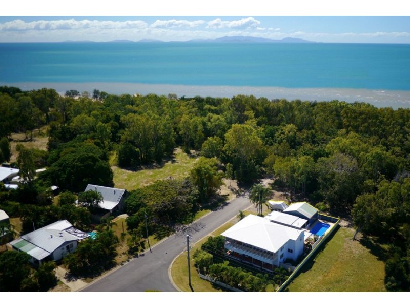 32 Madelaine Dr, Balgal Beach QLD 4816
