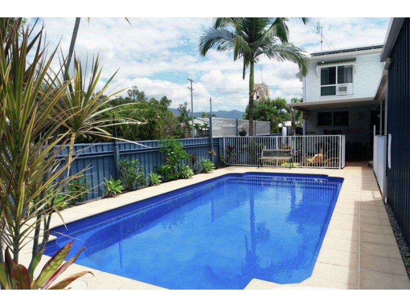 32 Madelaine Dr, Balgal Beach QLD 4816