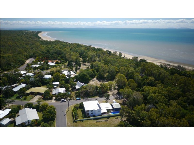 32 Madelaine Dr, Balgal Beach QLD 4816