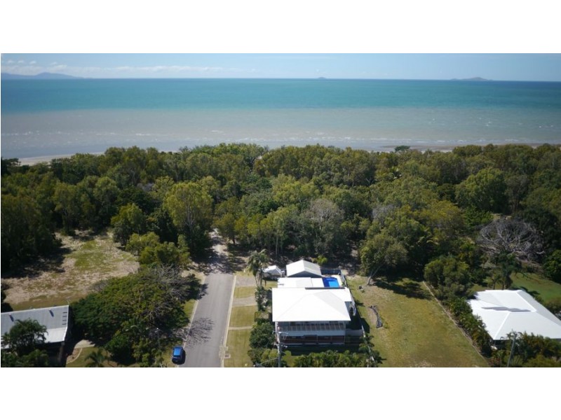 32 Madelaine Dr, Balgal Beach QLD 4816