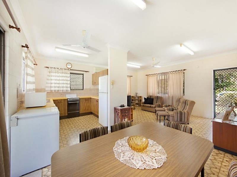 15 Tracey St, Balgal Beach QLD 4816