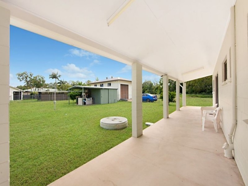 15 Tracey St, Balgal Beach QLD 4816