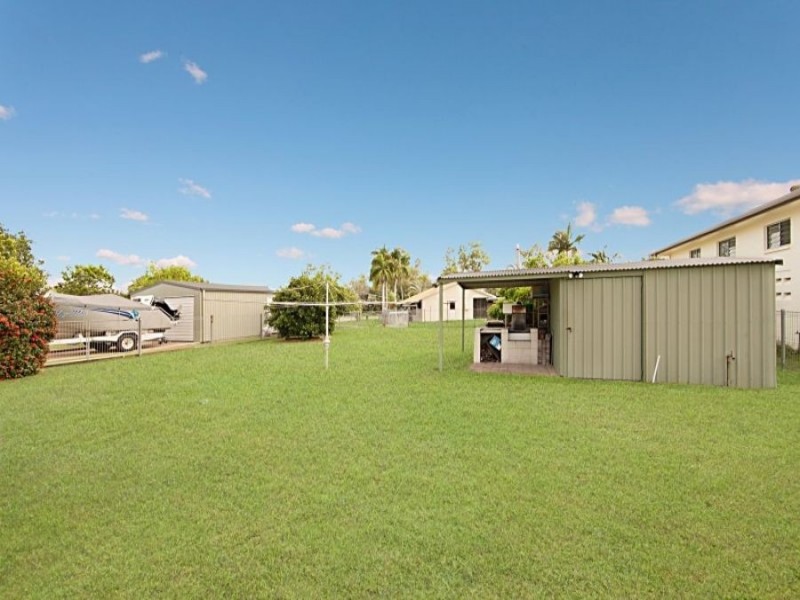 15 Tracey St, Balgal Beach QLD 4816