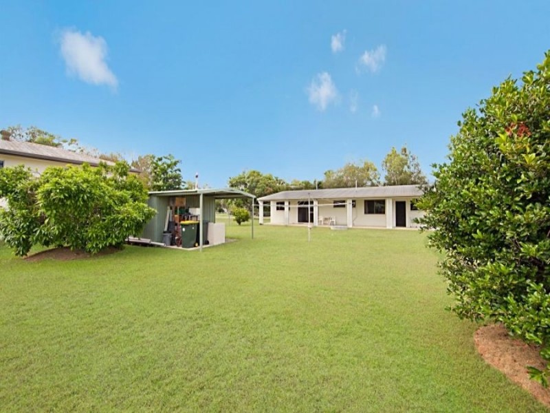 15 Tracey St, Balgal Beach QLD 4816