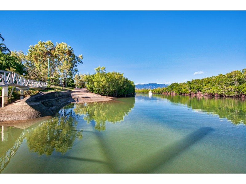 61 Augusta Dr, Balgal Beach QLD 4816