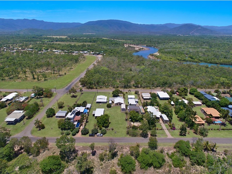 38 Augusta Dr, Balgal Beach QLD 4816