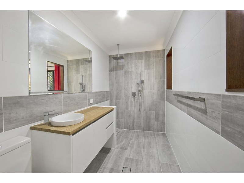 293 Ocean Pde, Balgal Beach QLD 4816