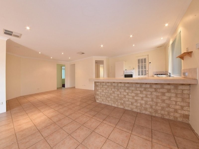 6 Kattamorda Pass, Sinagra WA 6065