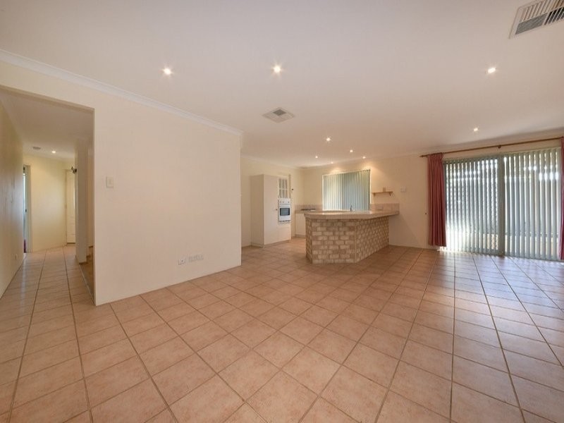 6 Kattamorda Pass, Sinagra WA 6065