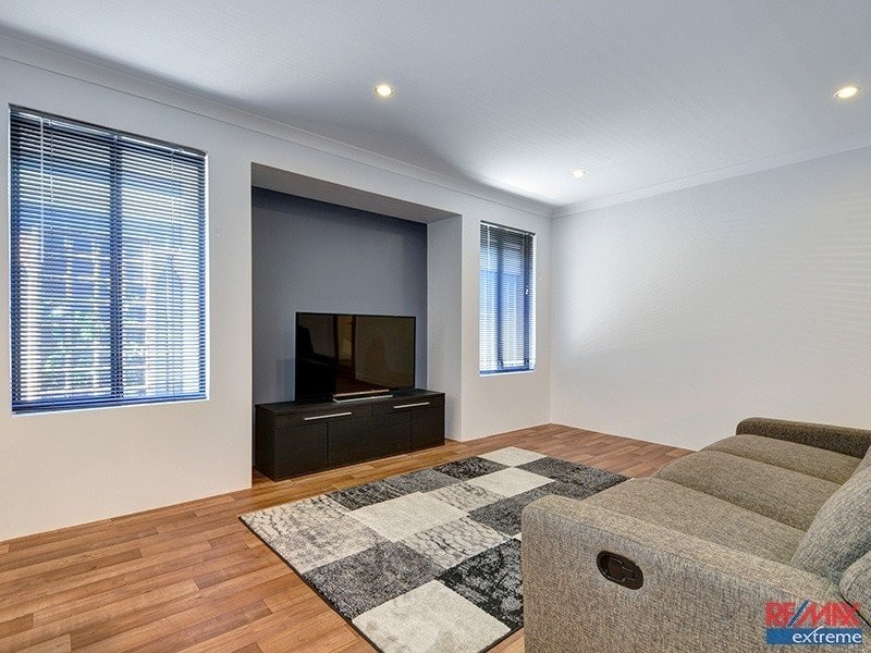 22 Chucklebud Street, Banksia Grove WA 6031