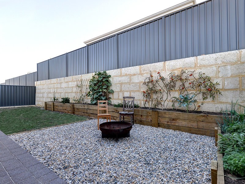 22 Chucklebud Street, Banksia Grove WA 6031