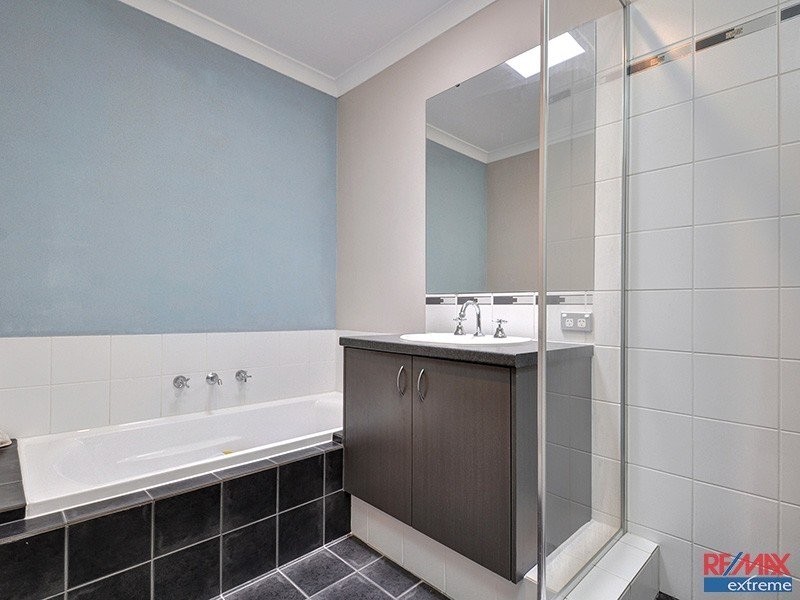 31 Sawtooth Bend, Banksia Grove WA 6031