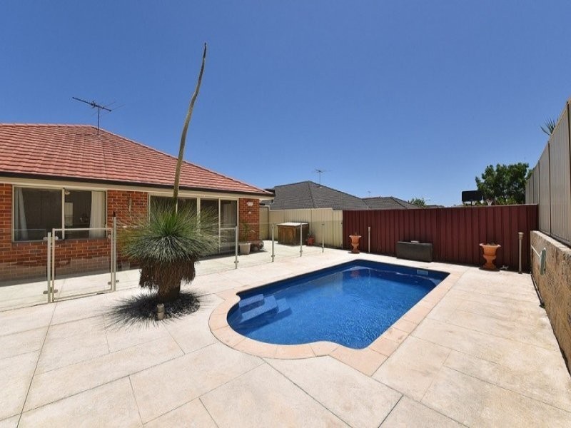 54 Cheriton Drive, Carramar WA 6031