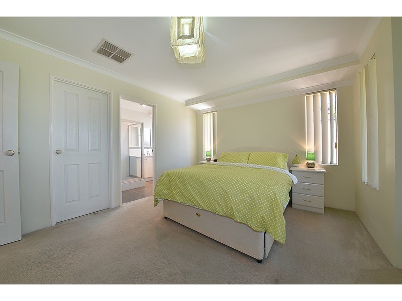 54 Cheriton Drive, Carramar WA 6031