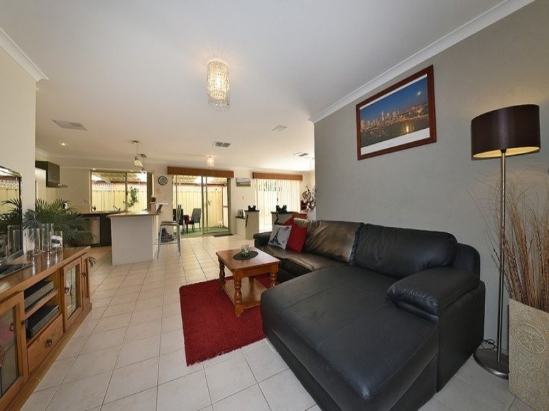 54 Cheriton Drive, Carramar WA 6031
