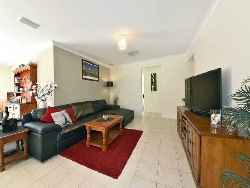 54 Cheriton Drive, Carramar WA 6031