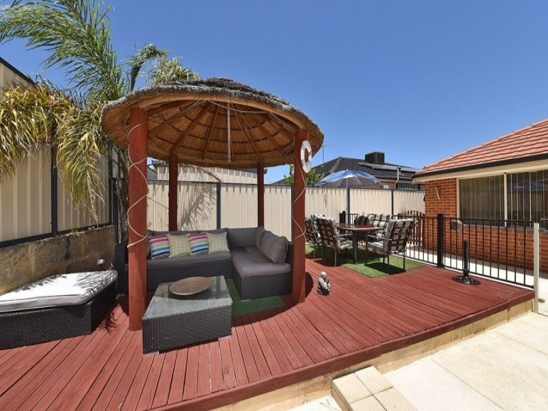 54 Cheriton Drive, Carramar WA 6031