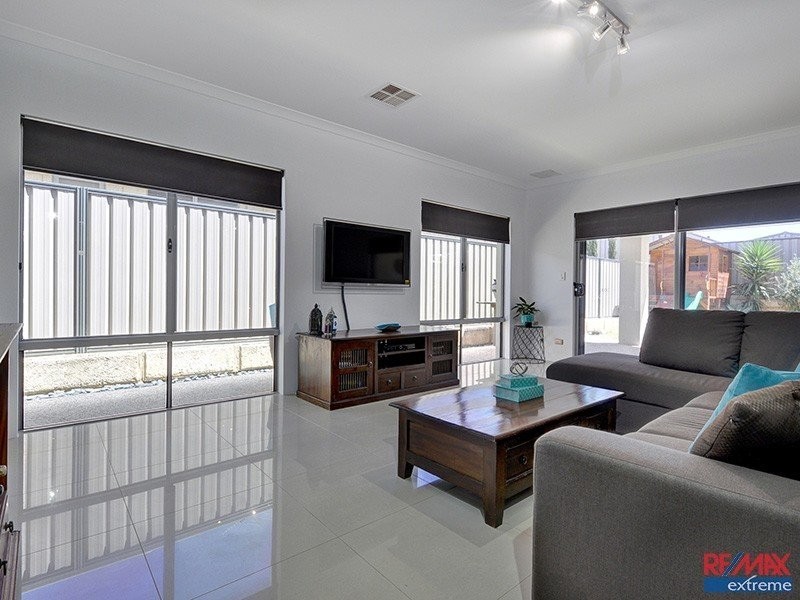 12 Salzburg Way, Wanneroo WA 6065