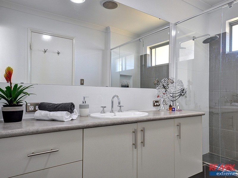 12 Salzburg Way, Wanneroo WA 6065