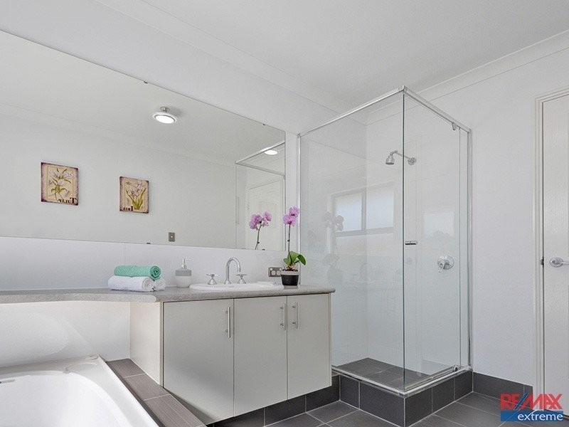 12 Salzburg Way, Wanneroo WA 6065