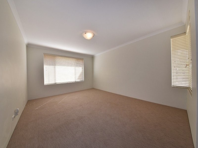 4 Harden Park Trail, Carramar WA 6031