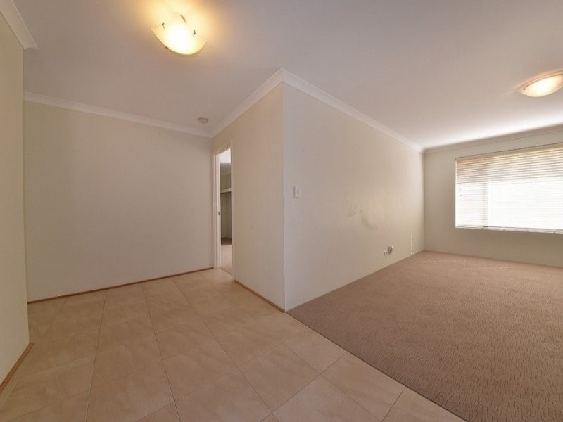 4 Harden Park Trail, Carramar WA 6031