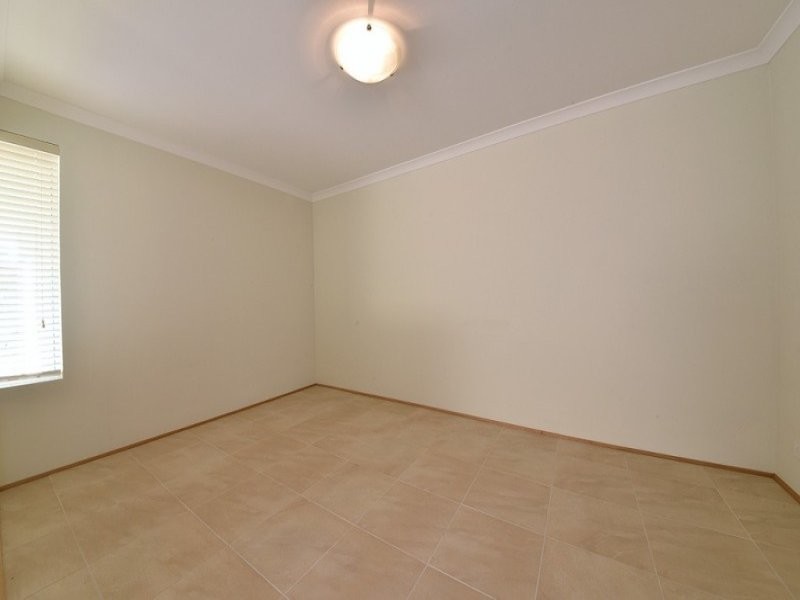 4 Harden Park Trail, Carramar WA 6031