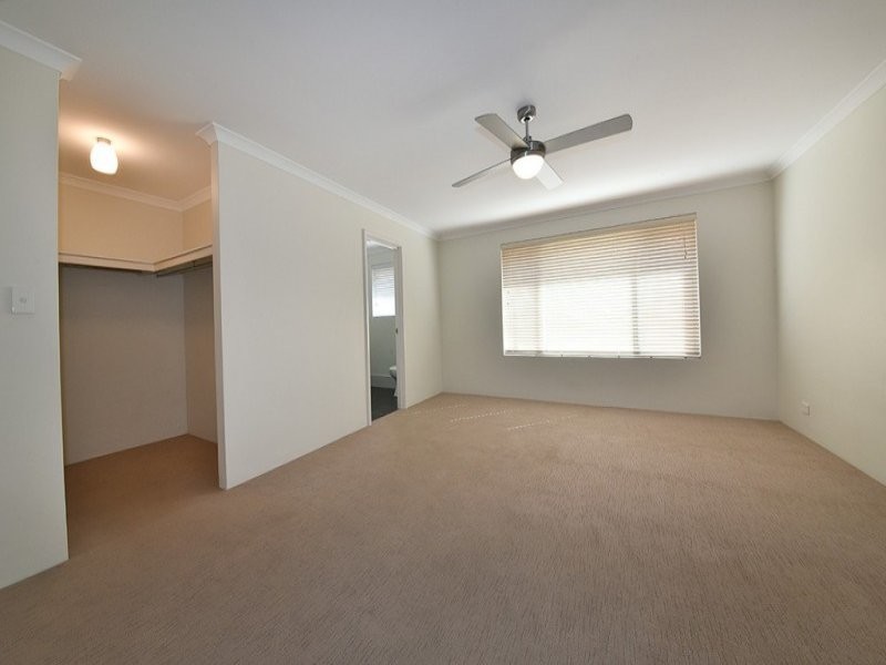 4 Harden Park Trail, Carramar WA 6031