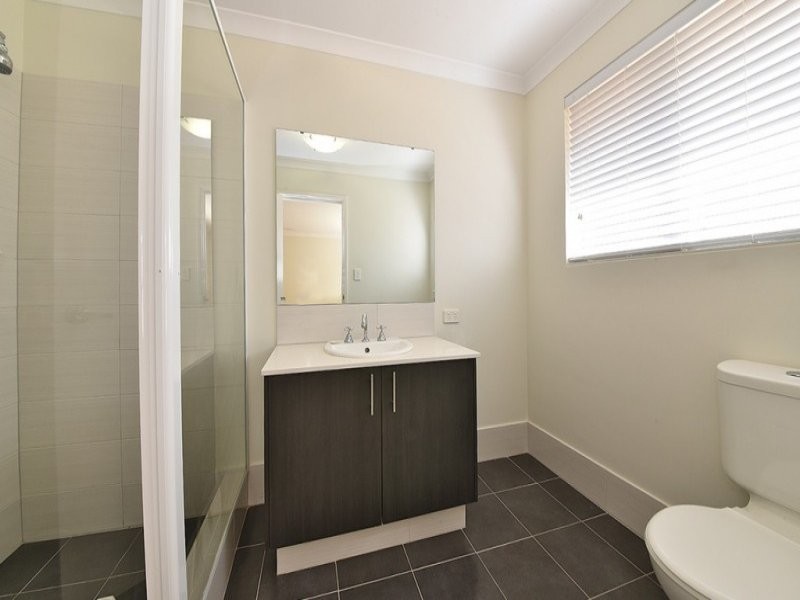 4 Harden Park Trail, Carramar WA 6031